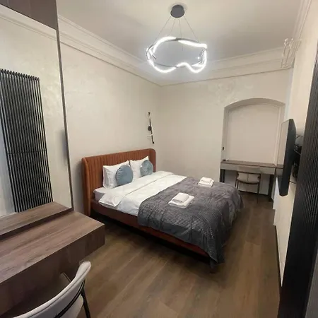 Rynok Square Pidzemelya Apartment *